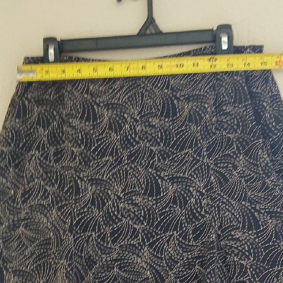 Jones Wear Black and‎ White Swirl A-Line Skirt Sz 10 - Picture 4 of 9